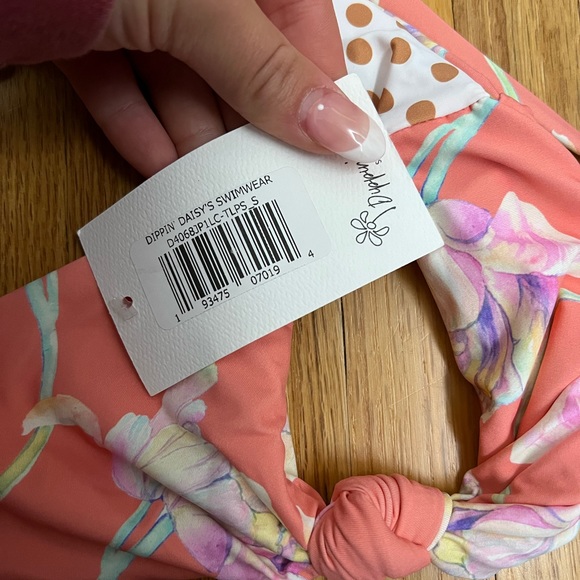 dippin daisies floral top - Picture 2 of 4